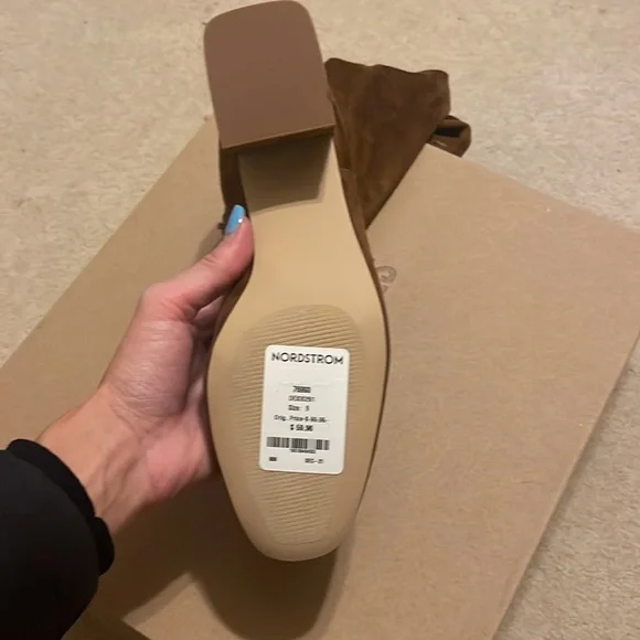 Brand New, Steve Madden Suede Boots, size 9 - Picture 2 of 3